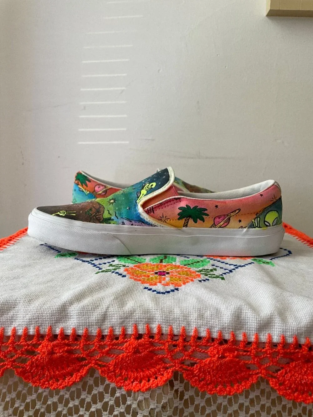 Handed Painted U-Paint Vans Aliens & Space Glow-in-the-dark Men's 8/Women's 9.5 - Picture 5 of 8